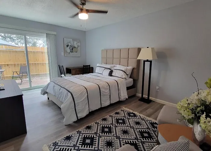 Spacious N Cozy 3 Bedroom // 15 Min From Downtown